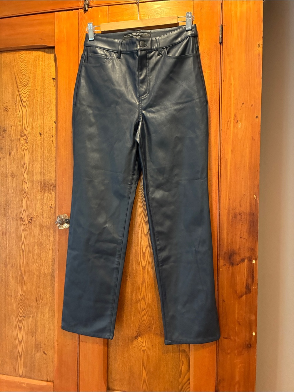 10/25$ 🥳 Women’s Faux Leather Straight-Leg Jeans - navy